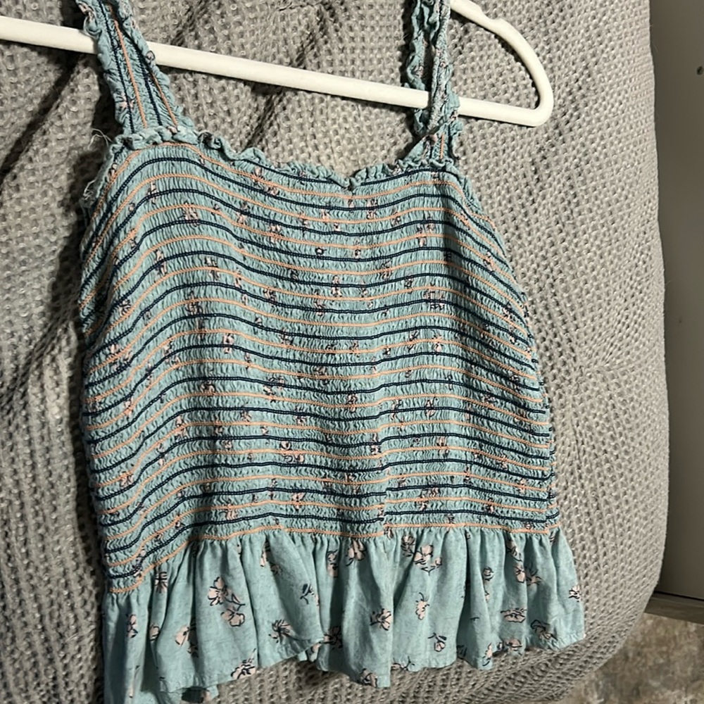 Flower crop top w ruffles